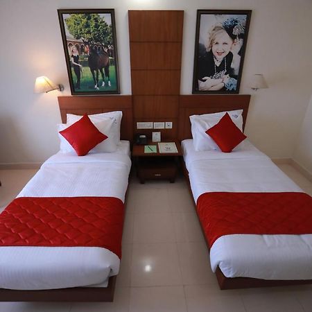 Hotel Peninsula Thrissur Экстерьер фото