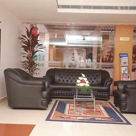 Hotel Peninsula Thrissur Экстерьер фото