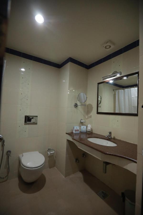 Hotel Peninsula Thrissur Экстерьер фото