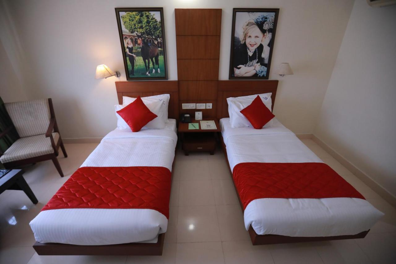 Hotel Peninsula Thrissur Экстерьер фото