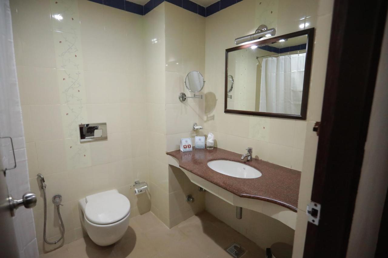 Hotel Peninsula Thrissur Экстерьер фото