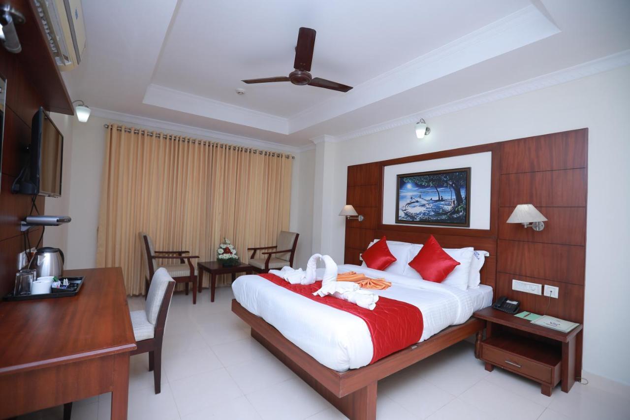 Hotel Peninsula Thrissur Экстерьер фото
