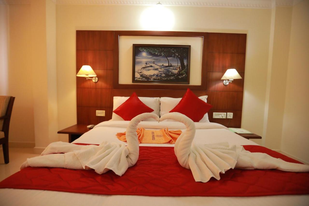 Hotel Peninsula Thrissur Экстерьер фото