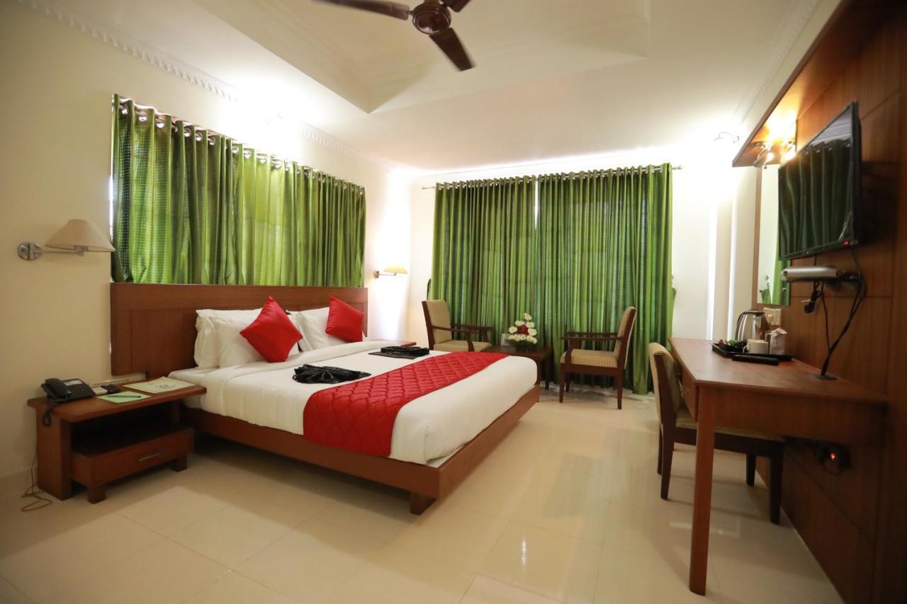 Hotel Peninsula Thrissur Экстерьер фото