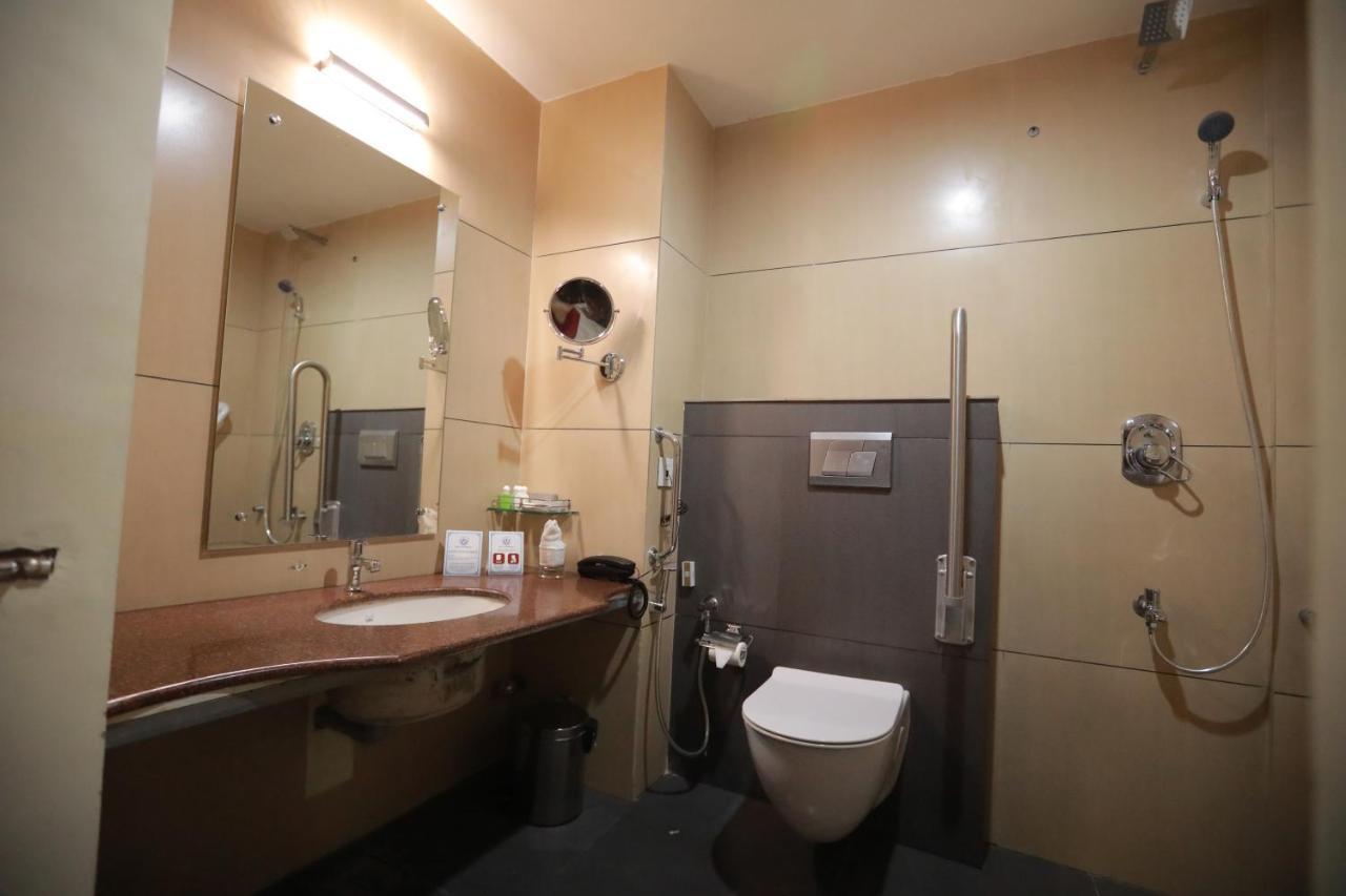 Hotel Peninsula Thrissur Экстерьер фото