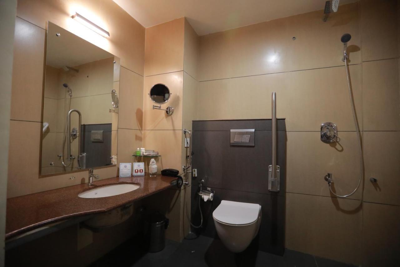 Hotel Peninsula Thrissur Экстерьер фото