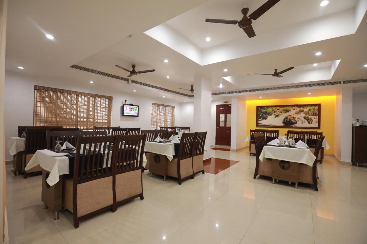 Hotel Peninsula Thrissur Экстерьер фото