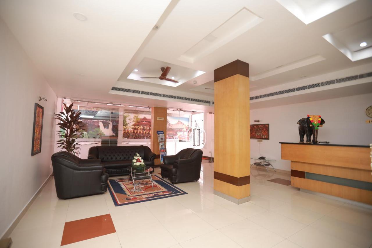 Hotel Peninsula Thrissur Экстерьер фото